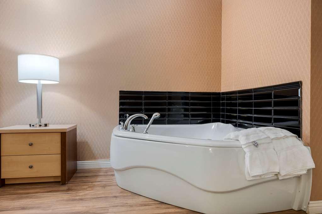 Econo Lodge Inn & Suites Монмані Номер фото