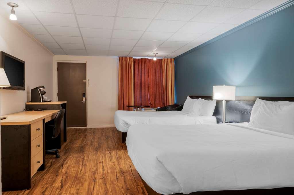Econo Lodge Inn & Suites Монмані Номер фото
