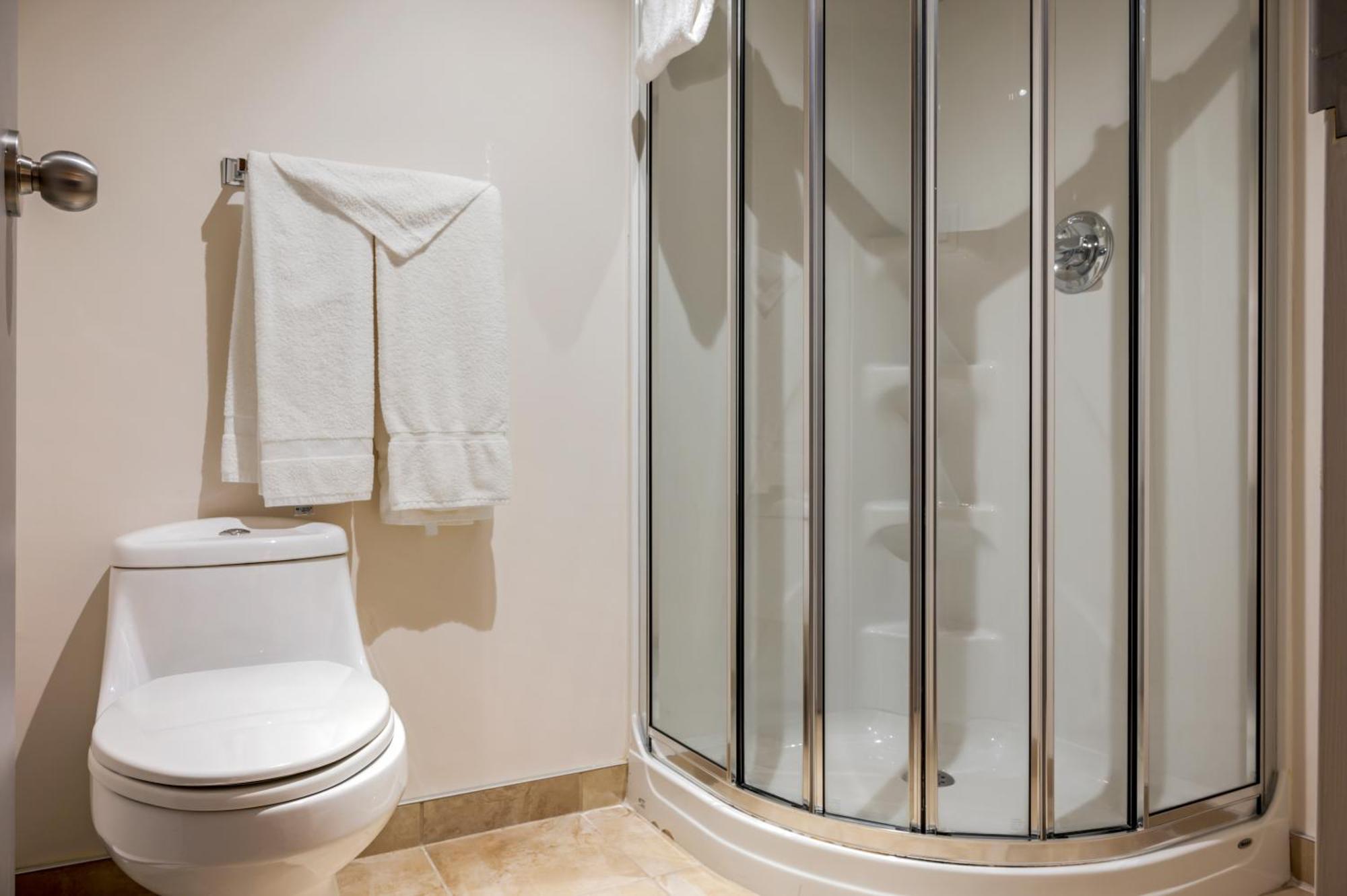 Econo Lodge Inn & Suites Монмані Екстер'єр фото
