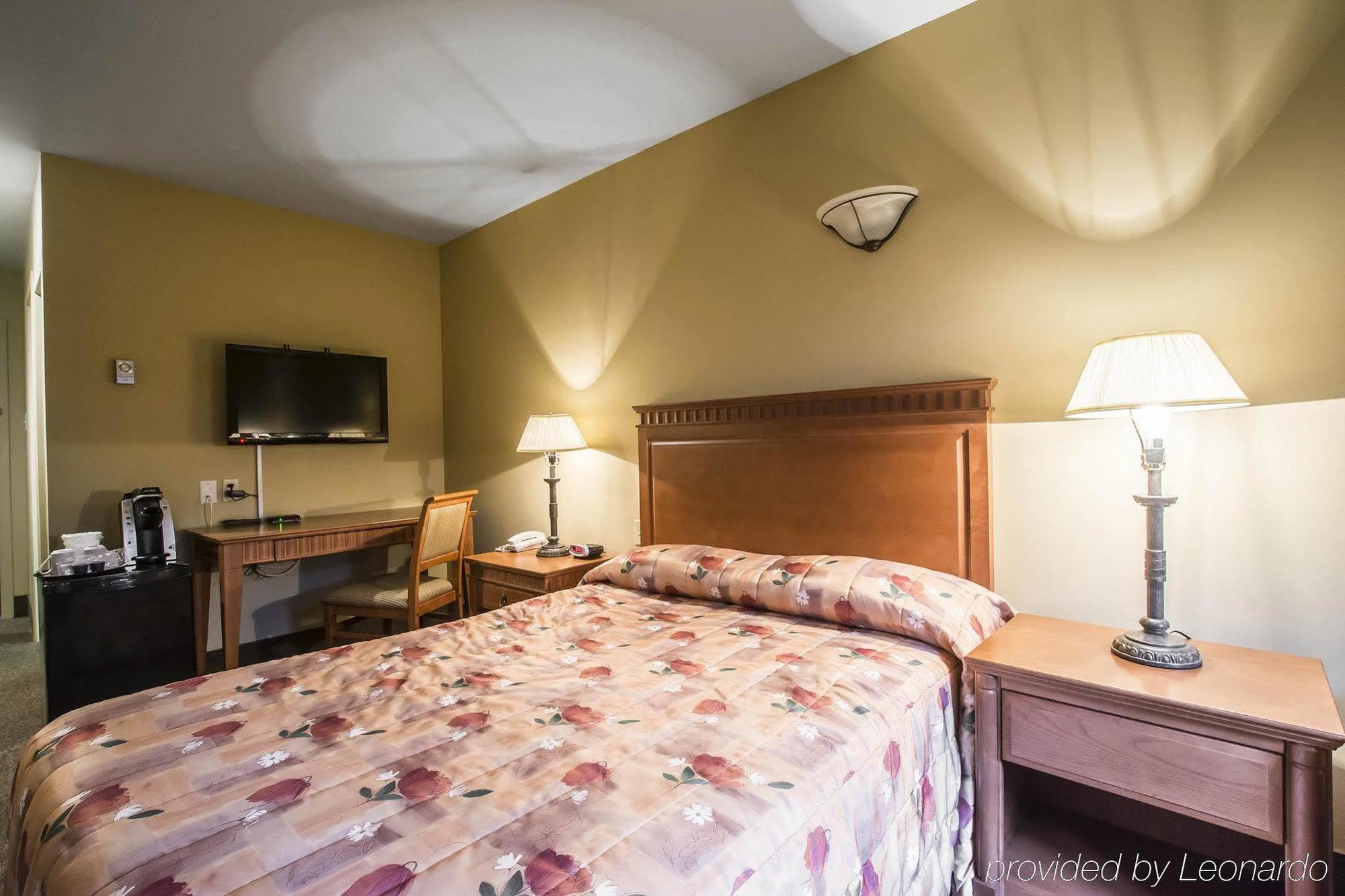 Econo Lodge Inn & Suites Монмані Екстер'єр фото